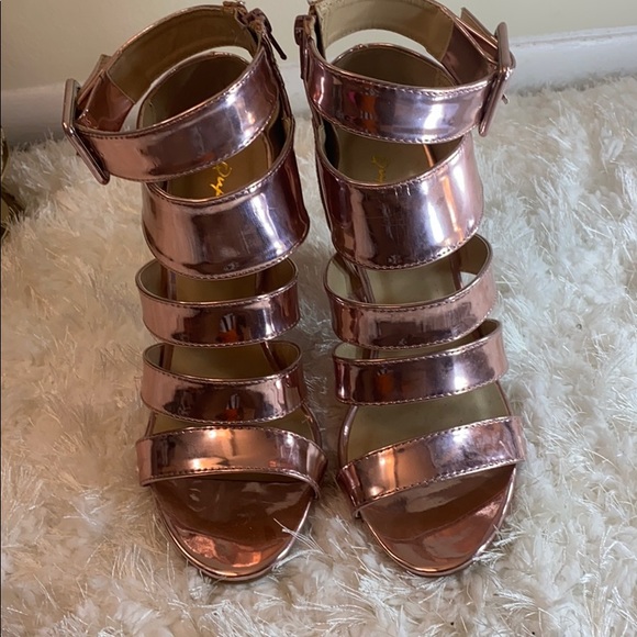 Qupid Shoes - Metallic chunky heel sandals